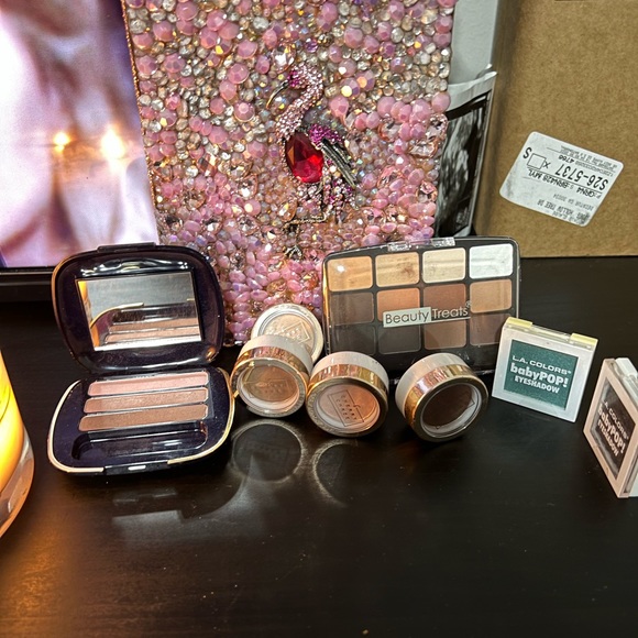 Random Eyeshadow bundle - Picture 2 of 3